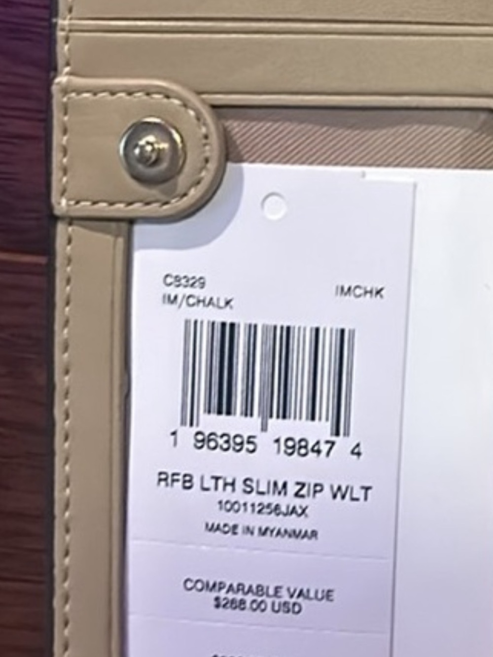 Coach Cream Leather Continental Wallet with Gold Logo - Picture 3 of 6
